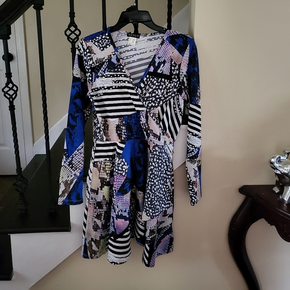 Venus multi colored dress. Size small - Picture 2 of 7